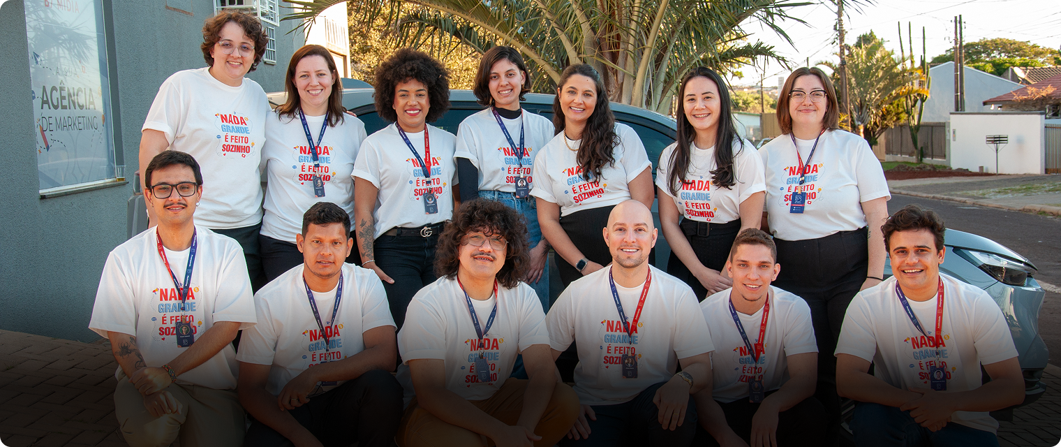 Equipe B7 Mídia reunida